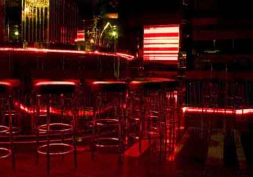 情調(diào)酒吧設(shè)計   紅色情調(diào)California Club設(shè)計欣賞