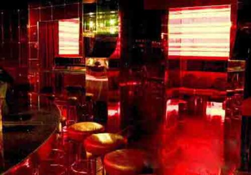 情調(diào)酒吧設(shè)計   紅色情調(diào)California Club設(shè)計欣賞
