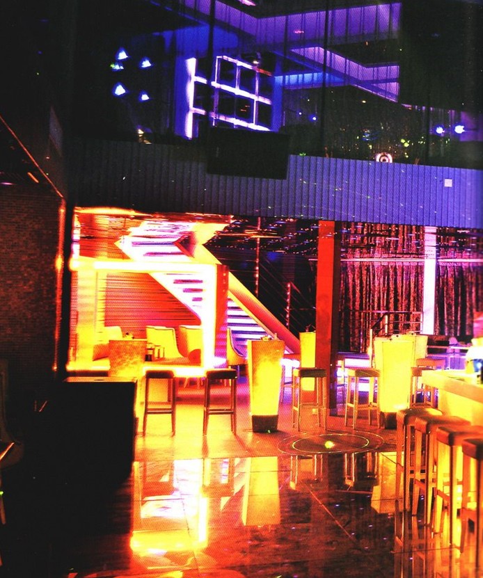 強(qiáng)烈的戲劇性效果 深圳星座傳奇夜總會(huì)設(shè)計(jì)