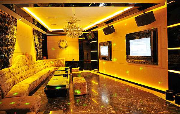 游離于音樂(lè)和光影之間 K派量販?zhǔn)終TV設(shè)計(jì)