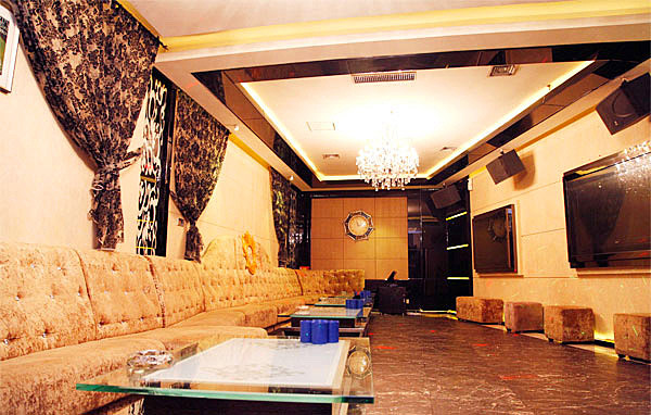 游離于音樂(lè)和光影之間 K派量販?zhǔn)終TV設(shè)計(jì)