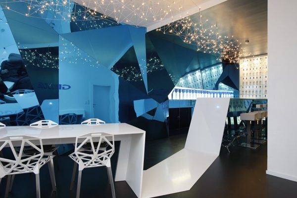 灰雁伏特加酒吧設(shè)計(jì) 盡情體會(huì)鏡面游戲的樂(lè)趣