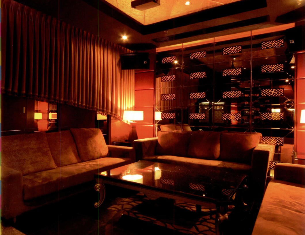 簡(jiǎn)單也會(huì)成為空間的一大亮點(diǎn) 成都旗艦俱樂(lè)部設(shè)計(jì)欣賞