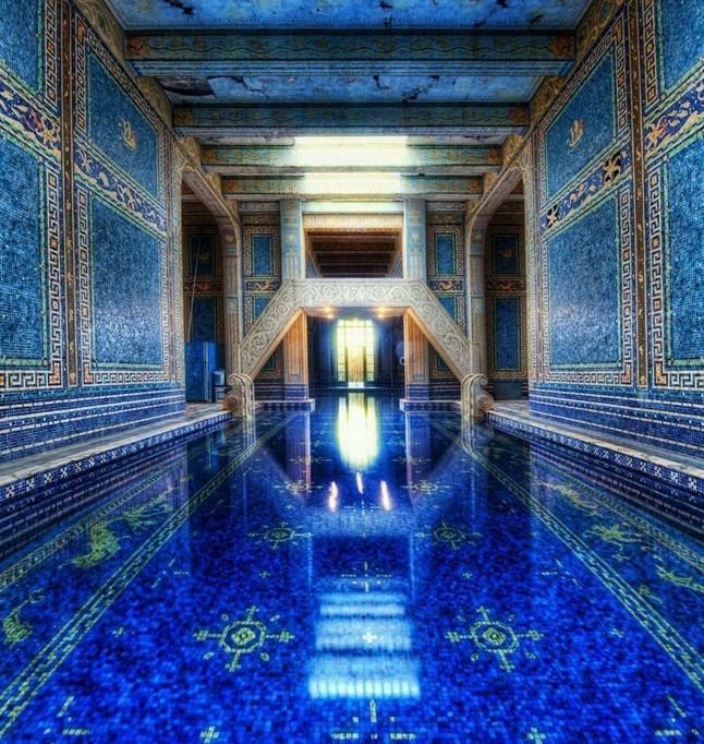 加州超級豪宅赫斯特城堡內(nèi)的游泳池