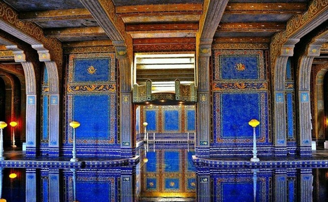 加州超級豪宅赫斯特城堡內(nèi)的游泳池