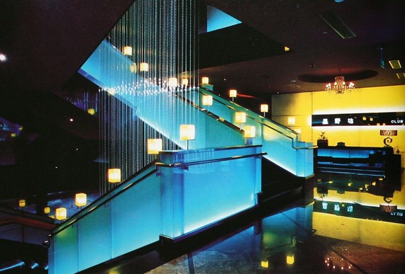 以簡約流暢的設(shè)計(jì)凸顯個(gè)性 廣州知名俱樂部設(shè)計(jì)效果圖欣賞