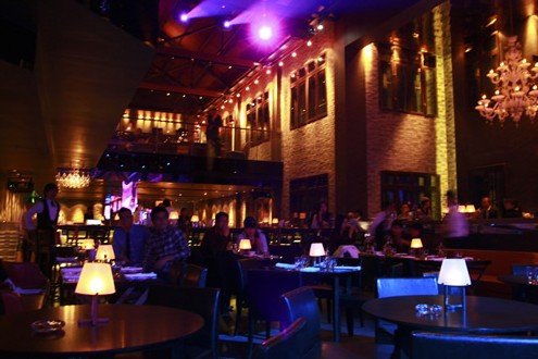 讓燈光表達(dá)情感 Brown Sugar餐廳酒吧設(shè)計圖欣賞