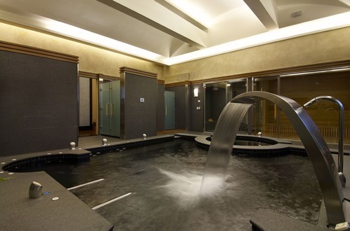 尊寵溫泉洗浴會(huì)所